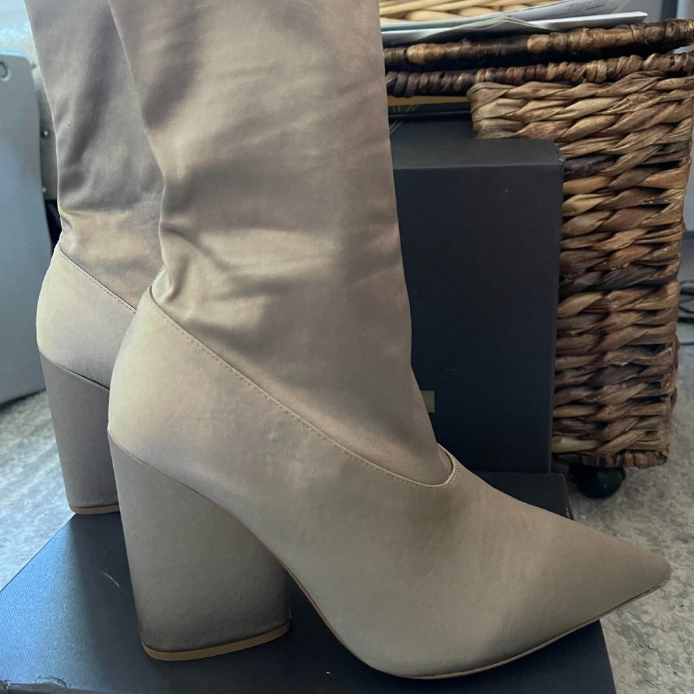 Gorgeous Yeezy Season 7  Heels Women Size 37.5/ 7 US